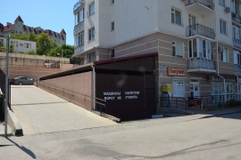 Машино-место на ул. Пожарова